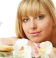 Com ingredientes simples, os óleos corporais caseiros são capazes de penetrar profundamente na cútis para revigorá-la e proporcionar sensação de frescor e maciez  Foto: Shutterstock