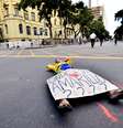 <p>Desaparecimento de pedreiro é alvo de protestos em todo o Brasil</p>  Foto: Daniel Ramalho / Terra