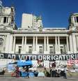 <p>Manifestantes são mantidos à base de doações que são entregues aos que estão fora da Casa, acampados nas escadarias e na Cinelândia</p>  Foto: Tânia Rêgo / Agência Brasil