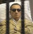<p>Ex-presidente egípcio, Hosni Mubarak, dentro de cela em tribunal no Cairo, em 2012; Justiça do Egito o inocentou da acusação de cumplicidade na morte de manifestantes nos protestos de 2011</p>  Foto: Stringer / Reuters