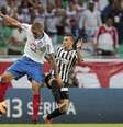 <p>Erros fizeram o jogo entre Bahia e Santos ser equilibrado o tempo todo</p>  Foto: Eduardo Martins/ A Tarde / Futura Press