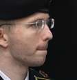 Bradley Manning, 25 anos, é levado até a corte para ouvir sua sentença  Foto: AP