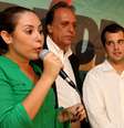 Jéssica Ohana, na foto com o vice-governador do Rio, Luiz Fernando Pezão, e com Marco Antônio Cabral, filho do governador Sérgio Cabral, a quem sucedeu na Juventude PMDB  Foto: Divulgação
