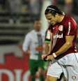 <p>Constantemente convocado para a seleção do Uruguai, Forlán perdeu chance de ser titular no Inter</p>  Foto: Ricardo Rímoli / Agência Lance
