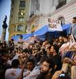 <p>Manifestantes&nbsp;protestam em frente &agrave; C&acirc;mara,&nbsp;em apoio &agrave; suspens&atilde;o da CPI dos &Ocirc;nibus</p>  Foto: Fernando Frazão / Agência Brasil