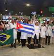 <p>Chegada dos primeiros m&eacute;dicos cubanos no Aeroporto Internacional de Recife, em Pernambuco</p>  Foto: Luiz Fabiano / Futura Press