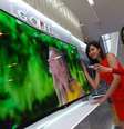 Telas de OLED são capazes de oferecer um design muito mais fino e imagens com cores mais vivas  Foto: Divulgação