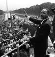 Martin Luther King faz seu discurso histórico nos degraus do Memorial de Lincoln  Foto: AFP