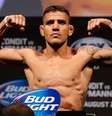 <p>Promissor entre os pesos leves, Rafael dos Anjos&nbsp;pesa para a luta desta quarta</p>  Foto: Getty Images 