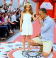 <p>Marcello Novaes se ajoelhou na passarela</p>  Foto: Francisco Cepeda / AgNews