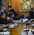 <p>Reunião de líderes partidários com o presidente da Câmara, Henrique Eduardo Alves, para definir a pauta de votações da semana</p><p> </p>  Foto: Antonio Cruz / Agência Brasil