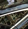 Partes do Jaguar estacionado perto do arranha-céu ficaram derretidas  Foto: BBC News Brasil