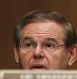 Foto de arquivo do senador democrata Robert Menendez, durante uma sessão do Senado, em Washington. Uma resolução que autoriza o uso da força militar na Síria provavelmente irá passar no Senado dos EUA, mas não sem mudanças específicas, disse o chefe do Comitê de Relações Exteriores do Senado nesta terça-feira, antes de uma audiência de avaliação dos planos norte-americanos. 14/02/2013  Foto: Gary Cameron / Reuters