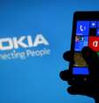 O Lumia 1020, produzido pela Nokia e que roda Windows Phone, foi citado como um exemplo bem-sucedido de parceria entre as duas empresas  Foto: Reuters