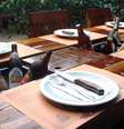 <p>A mesa tem lugar para oito pessoas e mantém a cerveja na temperatura ideal</p>  Foto: Divulgação