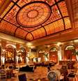 <p>O Plaza Hotel, em Nova York, já foi cenário de filmes e tem uma imensa lista de famosos entre os hóspedes</p>  Foto: Divulgação