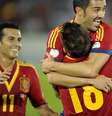 <p>Espanha ficou mais próxima de alcançar a classificação direta para a Copa de 2014</p>  Foto: AP