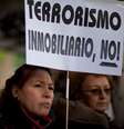 Manifestante espanhola protesta contra especulação imobiliária, uma das causas da crise  Foto: Getty Images 