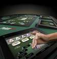A MSC Cruzeiros mudará as mesas de pôquer dos navios das classes Fantasia e Musica para as PokerPro Tables, com comandos computadorizados  Foto: MSC Cruzeiros/Divulgação