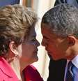 <p>Dilma Rousseff conversa com Barack Obama na chegada de ambos para a foto oficial dos chefes de Estado do G20, em São Petersburgo, onde se reuniram a sós</p>  Foto: Grigory Dukor / Reuters