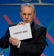 Jacques Rogge, presidente do COI, anuncia vitória de Tóquio  Foto: AP
