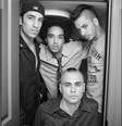 Junior Lima com Champignon, Peu e Péricles Carpigiani, quando tocaram no Nove Mil Anjos, em 2008  Foto: MySpace / Reprodução