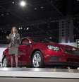 <p>Cristi Landy, diretora de marketing da Chevrolet para automóveis pequenos, fala durante o lançamento do Chevy Cruze Clean Turbo Diesel 2014, em Chicago</p>  Foto: John Gress / Reuters