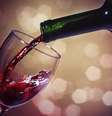<p>O padrão de consumo diário recomendado de vinho tinto é uma taça de 150 mililitros para as mulheres e até duas taças para os homens</p>  Foto: Getty Images 