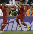<p>Júlio César ainda lamentou gol marcado por Raul Meireles (esq.)</p>  Foto: AP