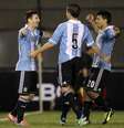 <p>Messi fez dois gols, ambos de pênalti, na goleada argentina sobre o Paraguai</p>  Foto: Reuters