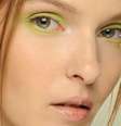 Na Semana de Moda de Nova York, as cores fortes aparecem em pontos estratégicos, como na sombra verde no desfile de Costello Tagliapietra  Foto: Divulgação
