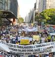 <p>Funcionários dos Correios se reúnem no vão livre do MASP, na avenida Paulista, em São Paulo, para assembleia e passeata</p>  Foto: J. Duran Machfee / Futura Press