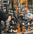 <p>Dos 24 ramos pesquisados, segundo o IBGE, 16 mostraram queda em outubro, com destaque para os setores farmacêuticos e automobilísticos</p>  Foto: James Fassinger / Reuters
