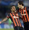 Alex Teixeira fez dois gols da vitória do Shakhtar Donetsk sobre Real Sociedad fora de casa  Foto: Reuters
