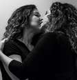 <p>A cantora publicou uma foto beijando a sua companheira, Malu Verçosa</p>  Foto: Reprodução
