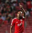 <p>Zagueiro brasileiro Luisão fez um dos gols do Benfica em duelo contra Anderlecht</p>  Foto: AP