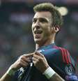 <p>Atacante Mandzukic fez um dos gols da boa vitória do Bayern na estreia</p>  Foto: AP