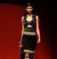 <p>Mariana Santana exibiu dois diferentes looks na passarela da Prada</p><p> </p>  Foto: Getty Images