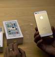 <p>Opção de cor está esgotada na China e é a que mais demora a chegar na encomenda via site nos Estados Unidos</p>  Foto: AP