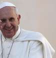 Papa Francisco acena para fiéis no Vaticano. 18/09/2013  Foto: Stefano Rellandini / Reuters