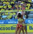 <p>Lili/Rebecca sofreram para bater Bárbara/Ágatha neste sábado</p>  Foto: Gabriel Francisco Ribeiro / Terra