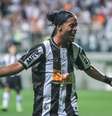<p>Ronaldinho já sofreu lesão parecida no Barcelona</p>  Foto: Ramon Bitencourt / Agência Lance