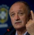 <p>Scolari lembrou lesões de Júlio César e Thiago Silva para opinar que ão é apenas o calendário brasileiro que tem problemas</p>  Foto: Mauro Pimentel / Terra