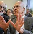 François Englert (esq.) e David Higgs são os favoritos para ganhar o Nobel de Física neste ano  Foto: AFP