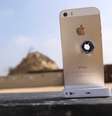 <p>iPhone 5S não "resistiu" ao tiro de rifle</p>  Foto: Reprodução