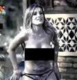 Na exibição desse sábado (28) do reality show A Fazenda 6, da Record, Andressa Urach surpreendeu ao desfilar pelada pela sede. Ela tirou a roupa como forma de se manifestar contra os finalistas do programa, já que suas inimigas Bárbara Evans e Denise Rocha disputam o prêmio de R$ 2 milhões  Foto: Record / Reprodução