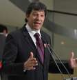<p>Fernando Haddad afirmou que não foi comunicado sobre a liminar que pedia a suspensão do aumento</p>  Foto: Valter Campanato / Agência Brasil
