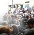 <p>Polícia usou gás de pimenta para reprimir manifestação de professores junto à Câmara na segunda-feira</p>  Foto: Ale Silva / Futura Press