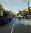 <p>Bombas de efeito foram usadas pela polícia para reprimir os manifestantes</p>  Foto: Mauro Pimentel / Terra