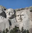 <p>Monte Rushmore, em Keystone, no estado de Dakota do Sul; economia dos EUA recuou no 1º trimestre</p>  Foto: AFP